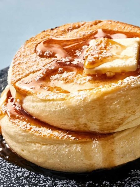 Két japán souffle palacsinta mézzel és vajjal