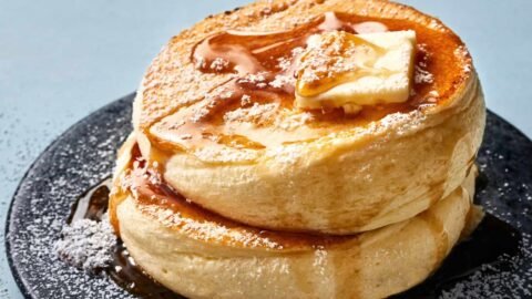 Két japán souffle palacsinta mézzel és vajjal